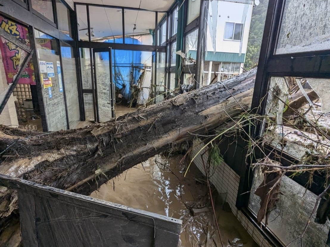 石川県輪島市 水害被害に遭われた「もとやスーパー」へ支援物資提供